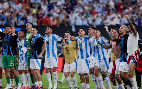 Los jugadores argentinos celebran su paso a la final de la Copa América 2024, que se disputará este domingo 14 de julio.