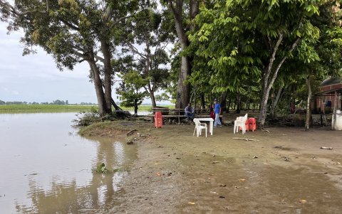 Residentes. Muchas poblaciones rurales de la costa ecuatoriana tienen contacto directo con los ríos contaminados.