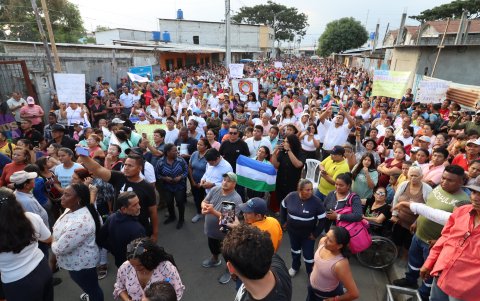 El Municipio de Guayaquil había convocado a los habitantes de Monte Sinaí para presionar al Gobierno por la garantía soberana. Ese mismo día Noboa anunció que si la daría.