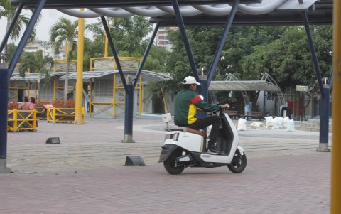 Los habitantes de este sector temen por la presencia de desconocidos que merodean en motos.