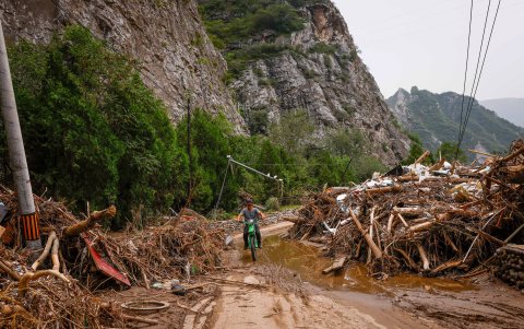 En las últimas semanas, las lluvias causaron la evacuación de cientos de miles de personas en provincias como Anhui o Cantón y la rotura de un dique en la provincia de Hunan.