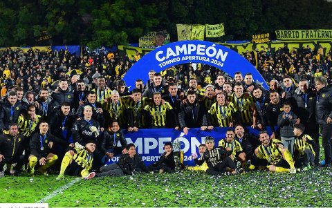 Byron Castillo quedó campeón con Peñarol en el Torneo Apertura de Uruguay