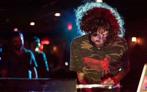 Mathew Morden es el cerebro detrás de este proyecto inclasificable de música electrónica extrema contemporánea.