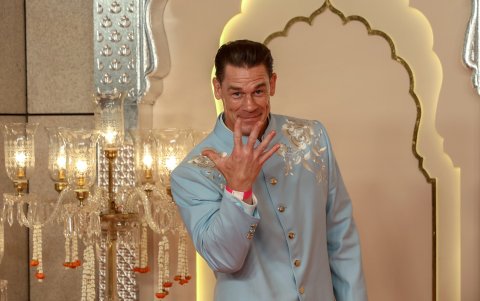 El actor John Cena a su llegada a la boda de Anant Ambani y Radhika Merchant en Mumbai, India.