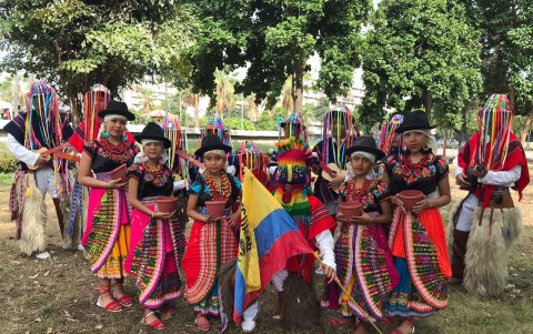 Niños. El grupo Semillero Agustín, integrado por niños, llegó desde Naranjal a bailar Cayambe.