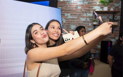 Chavi Vargas y Valentina Encalada.