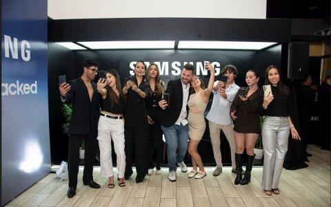 Un grupo de invitados disfrutando del evento.