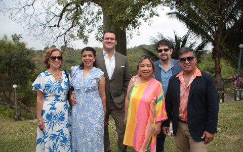 Miriam de Manzur, Joselyn Feraud, Anthony Aguilar, Ángela León, Freddy Manzur y René Verdeza.