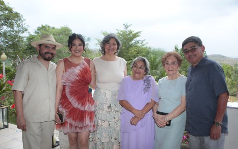 Rubén Torres, María José González, Patricia Hanchi, Elsy Cabello, Mery Mawyin y Celso González.