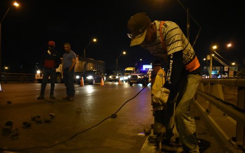 En el Puente de la Unidad Nacional se realizan desde hoy trabajos en las juntas de la estructura.
