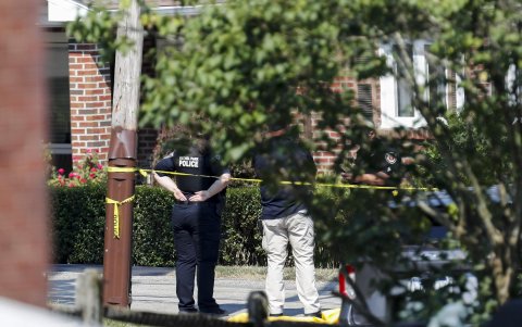 Oficiales del FBI cercaron el perímetro de la casa de Thomas Crooks, acusado de atentar contra el expresidente estadounidense Donald Trump.