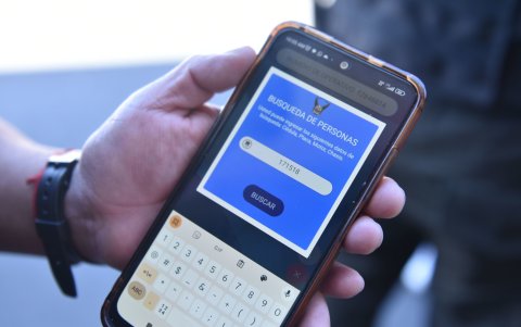 Con el aplicativo móvil los policías durante los operativos pueden conocer si la persona tiene antecedentes.