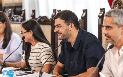 Aquiles Álvarez insistió en que “una comercializadora que tiene contrato con el Estado para comercializar le puede vender a su afiliada que es Fuelcorp, que es distribuidora.