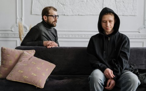 La adolescencia es un período crucial para el desarrollo de hábitos sociales y emocionales.