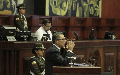 Wilman Terán presenta su defensa ante la Asamblea Nacional.