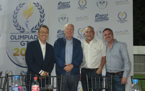 Patricio Galarza, Carlos Muñoz, Héctor Solórzano y Óscar Ceballos.