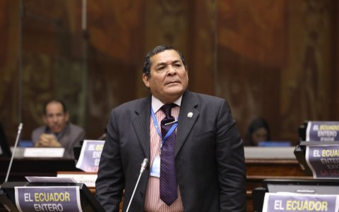 El Parlamentario Jorge Chamba comparó al cuentero de Muisne con Terán.