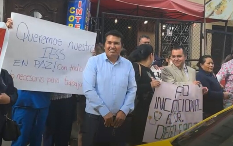 Con pancartas acompañaron sus reclamos.