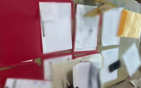 Documentos encontrados durante el allanamiento.