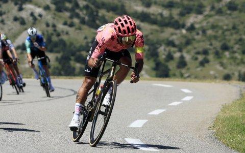 El ciclista ecuatoriano terminó cuarto en la etapa 19 del Tour de Francia y se proclamó Rey de la Montaña