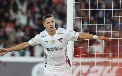 El paraguayo Álex Arce encaminó la goleada de Liga al minuto 16. Ricardo Adé (27') y Jhojan Julio sellaron la victoria en Csa Blanca.