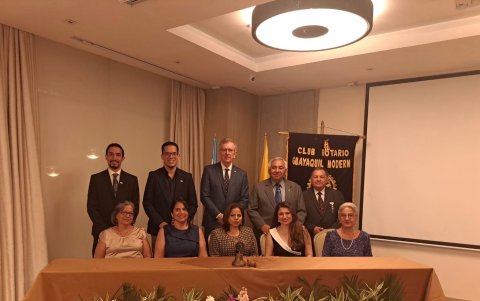 CLUB ROTARIO DE GUAYAQUIL MODERNO. La mesa directiva estuvo conformada por Andrés Zelaya, Carlos Puente (presidente saliente), Ronald Alpizar, Víctor León, Fulton Olarte, Marina Vera, Cinthya Game, Emperatriz Coronel (presidente entrante), Lissette Bajaña y Violeta Villamar.