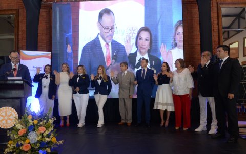 CLUB ROTARIO GUAYAQUIL NORTE. Marcelo Fabara (presidente), Luz Esthela Hernández, Carolina Carrera de Fabara, Dolly Martínez, Ana Cristina Zapata, Franc Stopar, Heriberto Glas, Rosanna Erráez de Glas, Beatriz Subía de Plaza, Gustavo Pérez-Reyes y Jeancarlo Tandazo.