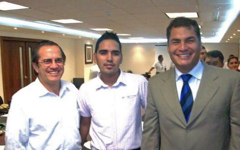 Ricardo Patiño, Leandro Norero y Rafael Correa, quienes participaron de actividad relacionada con proceso de pacificación de pandillas, en el gobierno de la Revolución Ciudadana.