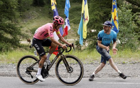 Richard Carapaz ya demostró su fortaleza en los ascensos en el Tour de 2024.