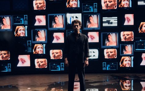 Sebastián Llosa en uno de sus visualizers para su nuevo disco.