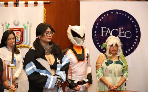 A la rueda de prensa asistieron varios cosplayers