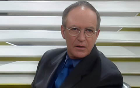 Kepa Amuchastegui es el actor que interpretaba a Roberto Mendoza.