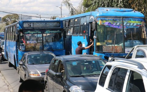 La Cámara de la Industria Automotriz ofrece al Municipio el apoyo para impulsar la movilidad 100% eléctrica y para que el proceso de circulación mejore.