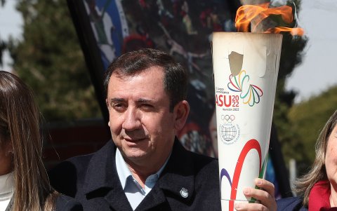 El presidente del Comité Olímpico Boliviano (COB), Marco Arze, durante el encendido del fuego de los Juegos Suramericanos, el 6 de septiembre de 2022.