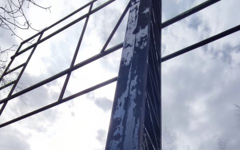 En las estructuras sancionadas se colocaron sellos de suspensión.