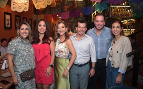 Anita Samaniego, Roxana Zhindón, Sarita Hungría, Fernando Cedeño, Sebastián Rodríguez y Priscila Valverde.