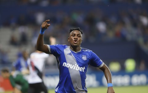 Carabalí jugó las últimas 4 temporadas en Emelec, donde era titular en la oncena azul.