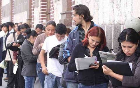 Los ecuatorianos buscan trabajos de calidad sin tener mucha suerte.