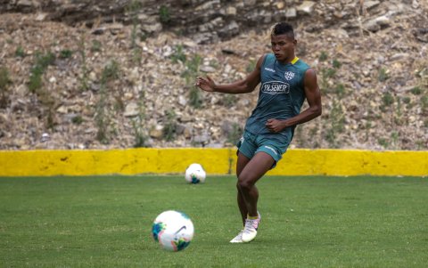 Jancer Bolaños jugó en Barcelona durante la temporada 2020.