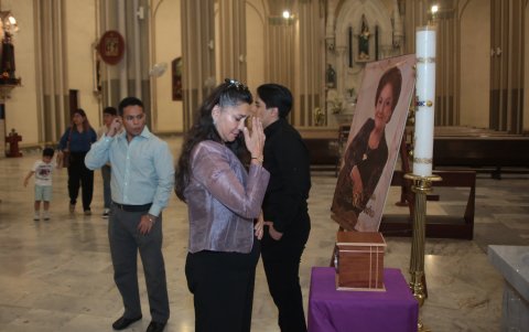 Allegados y seguidores de la artista pidieron por su eterno descanso.