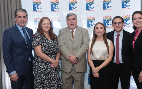 Francisco Alarcón, María Gracia de Alarcón, Francisco Jarrín, María Paz Jervis, Christian Viteri y Caterine Costa.