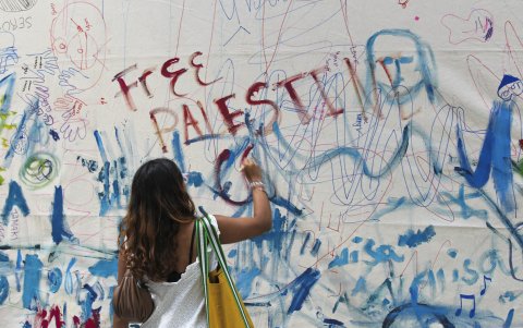 'Jardín Inundado' es la exposición colaborativa que abre este sábado 26 de julio en la mítica Sala de Turbinas de la Tate Modern de Londres