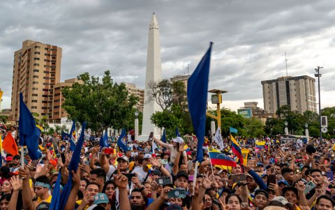 Simpatizantes del candidato a la Presidencia de Venezuela por la Plataforma Unitaria Democrática (PUD)