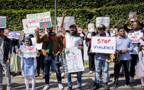 La Asociación de Estudiantes de Bangladesh en Dinamarca (BASAD) en una manifestación frente a la embajada de Bangladesh en Copenhague (Dinamarca).