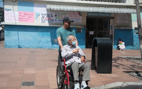 El Hospital León Becerra es un prestador de servicio del IESS y del Ministerio de Salud Pública.