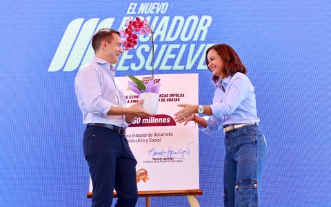 En 2024, la prefecta Marcela Aguiñaga mostró cercanía con el presidente Daniel Noboa.