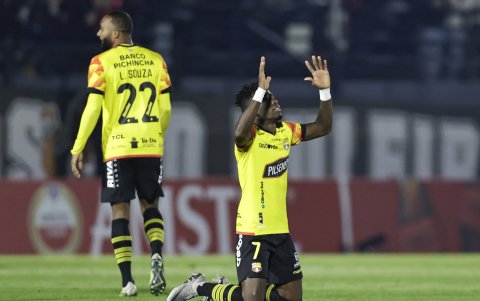Adonis Preciado puso el primer gol de Barcelona ante Bragantino.