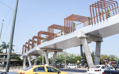 Son tres puentes los que en total se construirán, dos fueron ya entregados el pasado 25 de julio.