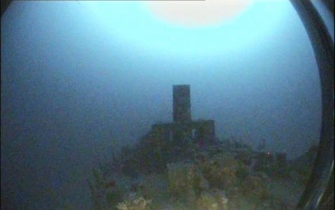 Vista de los restos de un carguero que naufragó hace 55 años en sus costas y cuyo destino y el de 21 de sus tripulantes dados por muertos era un misterio desde entonces.