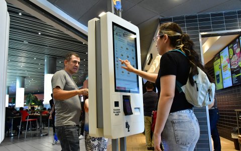 En McDonald’s,  la opción de hacer el pedido a una máquina.